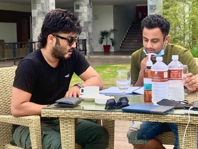 स्क्रिप्टमा मिहिनेत गर्दै आर्यन र विशाल